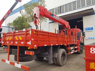 東風(fēng)特商單橋8噸180馬力威龍科技隨車吊挖機(jī)拖車 工程運(yùn)輸領(lǐng)域的多面手